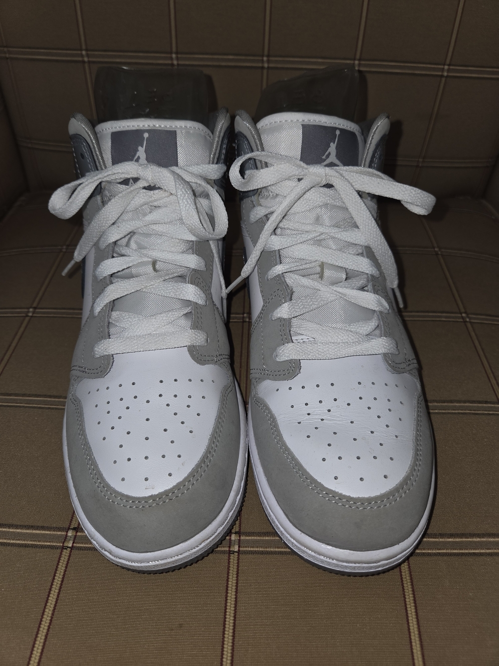 Nike  High-Top Sneakers in White and Light Gray - Youth SZ7